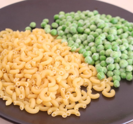 MAKE THIS WITH PEAS AND PASTA - Quick juicy macaroni recipe - Gol Roti