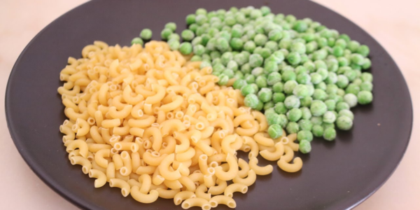 MAKE THIS WITH PEAS AND PASTA - Quick juicy macaroni recipe - Gol Roti